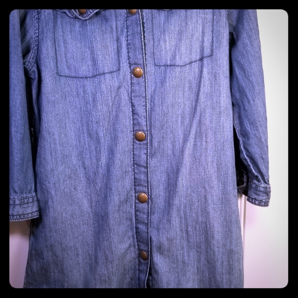 Super cute denim dress, with pleated back.
